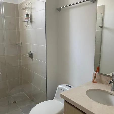 Hermoso Apartamento Ubicado En La Zona Norte A 5 Minutos Del Aeropuerto Y Del Centro Turistico. Rentar Por Mas De 30 Dias-